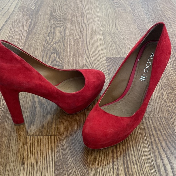 Red Aldo heels size 8. - Picture 3 of 3
